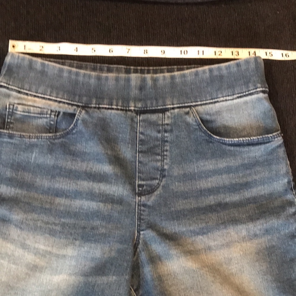 DKNY Denim pull On Elastic Waist 3 Pocket Bermuda Shorts-Size S - Picture 4 of 9